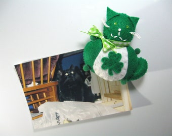 Felt cat magnet, St Patricks Day cat, Cute refrigerator magnet, St Paddys decoration, Green shamrock cat, For the office, Cat lover gifts