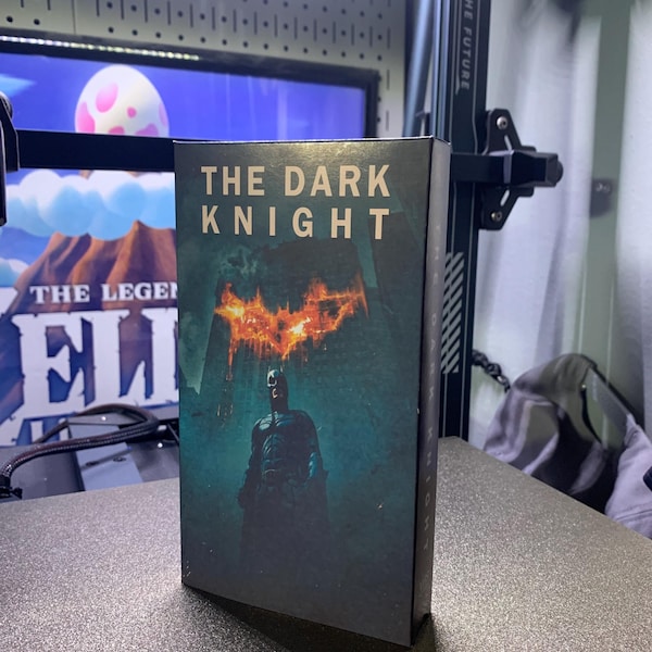 La cassetta VHS personalizzata del Cavaliere Oscuro