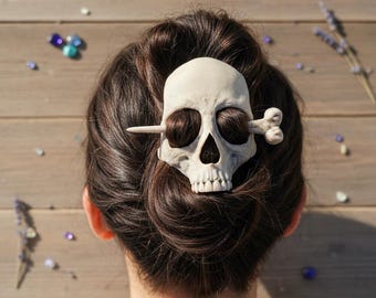 Schädel und Knochen Haarnadel – Gothic Haarschmuck – Halloween & Punk Geschenk