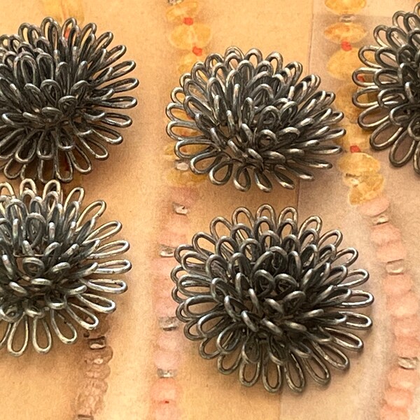 6 — 18mm Vintage Wire Wound Flowers chrysanthemums Silver Floral Cabs Findings