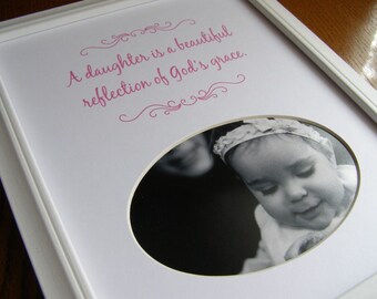 Une fille est une belle r&eacute;flexion de la gr&acirc;ce divine. Photo 8 x 10 Photo paillasson Design M15