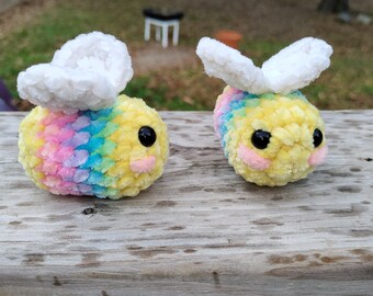 Rainbow Bee plushie, handmade crochet gift with cheerful pastel chenille colors, small sweet stuffie amigurumi