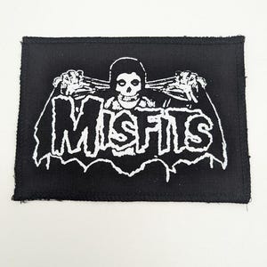 Misfits Patch – Fiend Bat Logo Skull / Screen Print /Horror Punk Sew On Stitched Canvas Patch / Goth Alt Punk Rock Y2K DIY Jacket Halloween