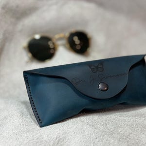 Estuche de cuero personalizado para gafas: soporte grabado para gafas de sol y gafas de sol