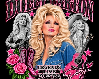 Puede incluir: Un diseño gráfico que muestra a Dolly Parton con cabello rubio y camisa de mezclilla, rodeada de rosas rosas, botas vaqueras rosas brillantes y una guitarra acústica rosa. El texto dice DOLLY PARTON, LEGENDS LIVE FOREVER y las fechas indicadas.