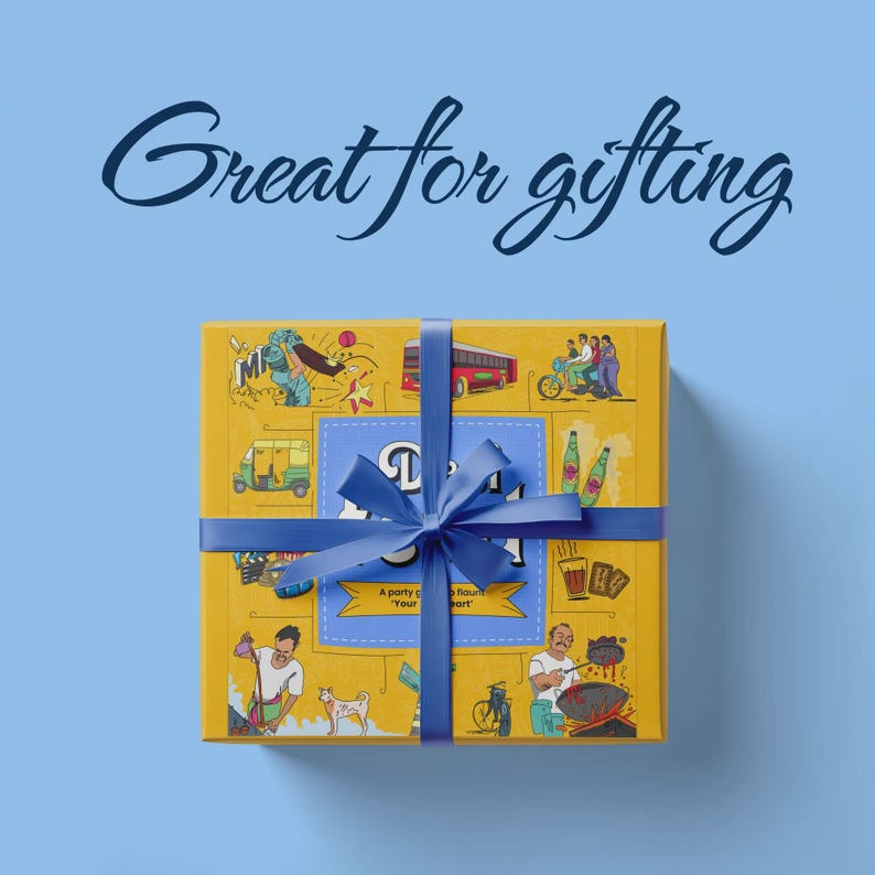 Puede incluir: Una caja de regalo amarilla con una cinta y un lazo azules, con ilustraciones de personas y veh&iacute;culos. El texto en cursiva "Great for gifting" est&aacute; en la parte superior. La caja est&aacute; atada con una cinta azul.