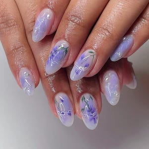Unhas elegantes de flores roxas, unhas de pressão de flores de pomar, unhas de amêndoa, unhas de acrílico pintadas à mão personalizadas, unhas postiças, unhas florais, sonhadoras, 3D