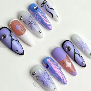 Unhas de casamento, imprensa de flores roxas em unhas de amêndoa, unhas de flores, verão acrílico pintado à mão personalizado, unhas falsas, unhas florais, presente de menina