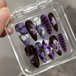 Unhas de flores, unhas roxas pintadas à mão, prensas personalizadas em unhas, unhas 3D, unhas de gel, unhas acrílicas, unhas postiças, Nail Art, unhas fofas, unhas florais