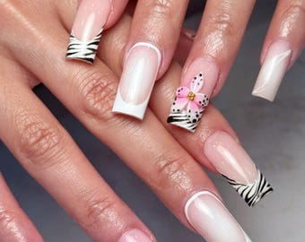 Elegant Stylish nails,Pink hand painted nail,custom press on nails,3D Nails,Gel Nails,Acrylic Nails  ,Fake nails,Nail Art,Cute nails
