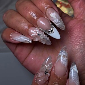 Flower nails,Diamond hand painted nail,custom press on nails,3D Nails,Gel Nails,Acrylic Nails  ,Fake nails,Nail Art,French nails,Snow nail