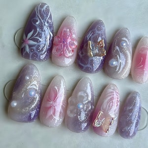 Unhas de casamento, imprensa de flores roxas em unhas de amêndoa, unhas de flores, verão acrílico pintado à mão personalizado, unhas falsas, unhas florais, presente de menina