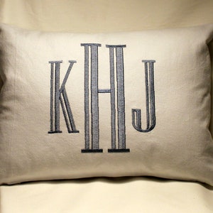 Almohada con monograma personalizado - Letra grabada - Bordada a máquina - Dos tamaños - Nueva - Gran idea para regalo - Envío siempre gratis