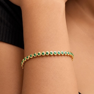 Pulsera de tenis con engaste de corazón de esmeralda natural: piedra de nacimiento de mayo, talla redonda, pulsera apilable