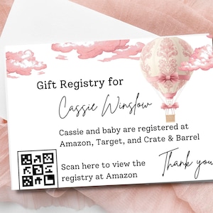 Plantilla de Canva editable para tarjeta de registro de baby shower con globo aerostático de toile rosa, código QR personalizable, impresión de 5 x 3,5 o uso comercial digital.