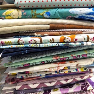 Fabric Scraps Designer Quilt Bundle Remnants Bundle Mystery package Cotton Scrap Fabric Grab Bag quilt shop quality