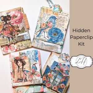 Pode incluir: Uma coleção de kits de clipes de papel feitos à mão com designs de estilo vintage. Cada kit inclui papel decorativo, enfeites florais e de borboletas e ilustrações de mulheres e pássaros. Os kits são adornados com uma variedade de cores, incluindo azul, rosa e bege.