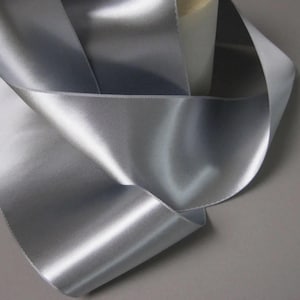 Breite silbergrau Satinband doppelseitig Satin hochglänzend Viskose 3 Zoll Breite
