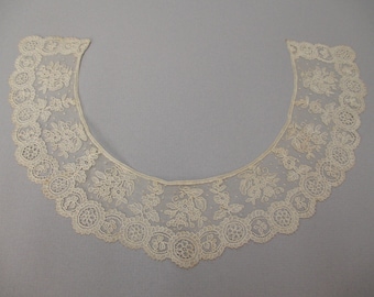 Antique handmade lace Point de Gaze collar