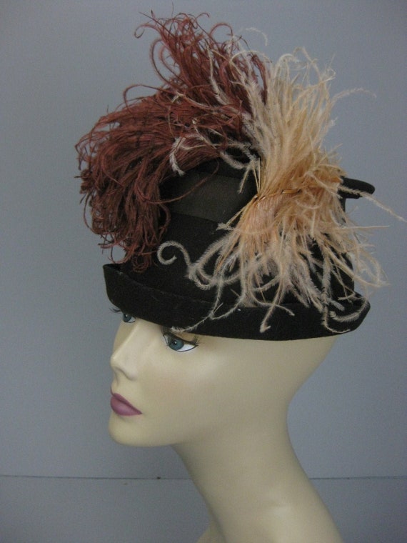 Vintage 20s cloche feather hat wool felt + ostrich feathers