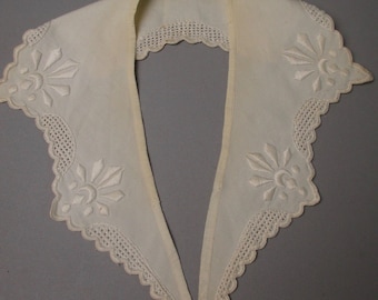 antique lace Collar 19th Century white floral embroidered