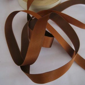 braunes Schleifenband französisches Satinband Borte Viskoseband Schmales Band Stoffband Mittelbraun 1,5 cm