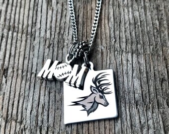 Mamá de béisbol, mamá luchadora, ropa espiritual, regalo de mamá, encanto grabado, encanto del logotipo, logotipo de la mascota de la escuela, regalos para ella, mamá del fútbol, mamá orgullosa