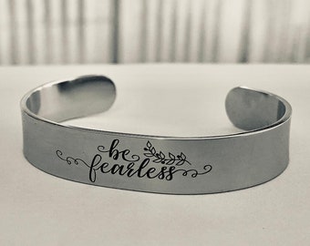 Be fearless, Resolution, graduation, CLASS of 2024, SENIOR 2024, Graduate, She believed she could so she did, grad personalized bracelet