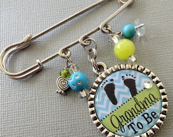 Grandma To Be pin, Mom To Be pin, Aunt To Be PERSONALIZED Pin - Baby Shower, pregnancy announcement, CHEVRON, gender neutral, footprints