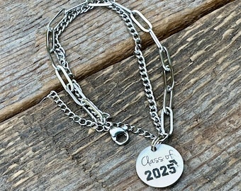 CLASE DE 2026, regalo de GRADUACIÓN, SENIOR 2026, regreso a clases, collar delicado, collar con inicial, regalo personalizado, pulsera con clip de papel