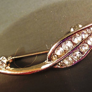 Elm leaf silver tone rhinestone pin brooch