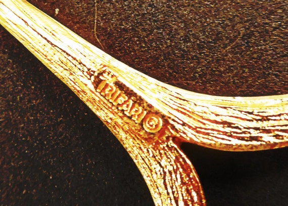 Trifari teardrop gold tone loop pendant necklace … - image 3