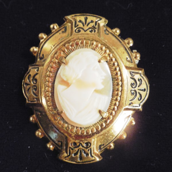 Coro Art Deco Cameo in gold tone set 1 5/8 pin brooch