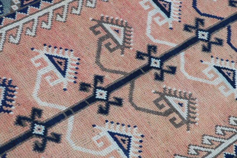 Tapete turco vintage, passadeira de 2,3 x 8,7 pés, tapete patchwork Oushak azul. imagem 6