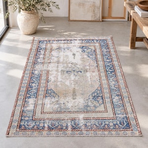 Alfombra turca Kayseri, alfombra vintage hecha a mano con borde beige, 4x5.3, alfombra de vestíbulo anudada a mano con detalles florales azules descoloridos para la entrada.
