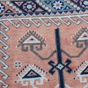 Tapete turco vintage, passadeira de 2,3 x 8,7 pés, tapete patchwork Oushak azul. imagem 7