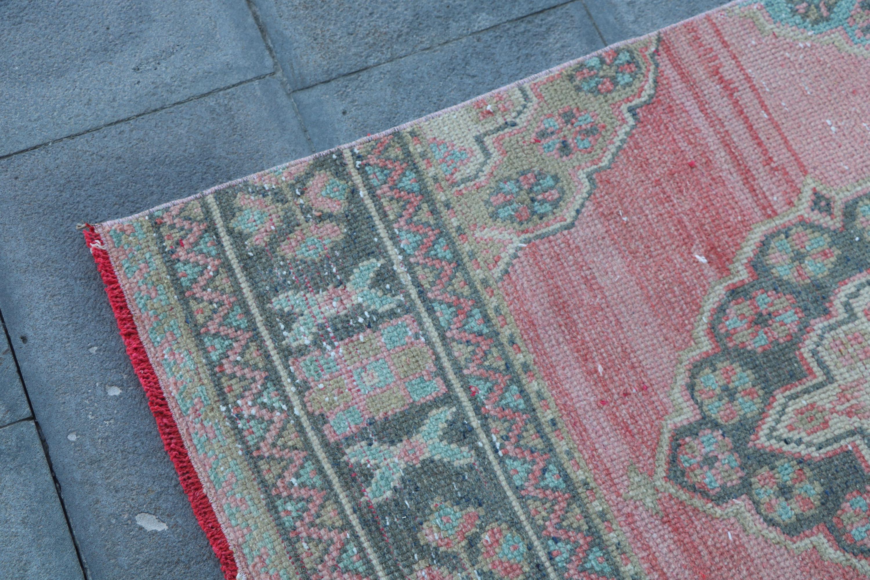 ヴィンテージ トルコ ランナー ラグ、ピンクとブルーの幾何学模様、3 x