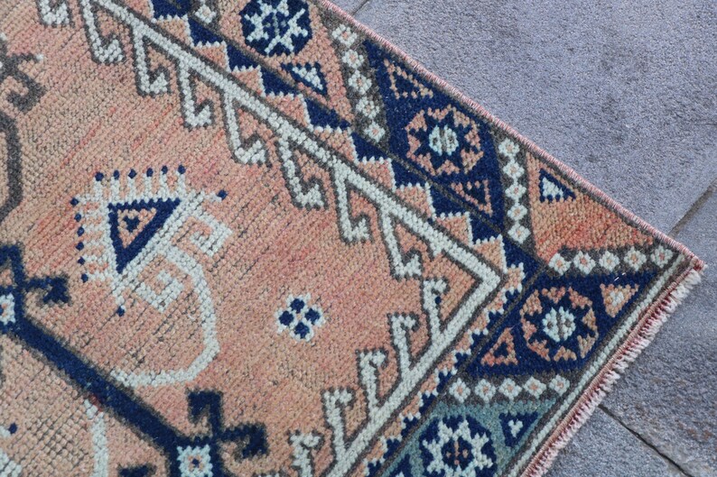 Tapete turco vintage, passadeira de 2,3 x 8,7 pés, tapete patchwork Oushak azul. imagem 8