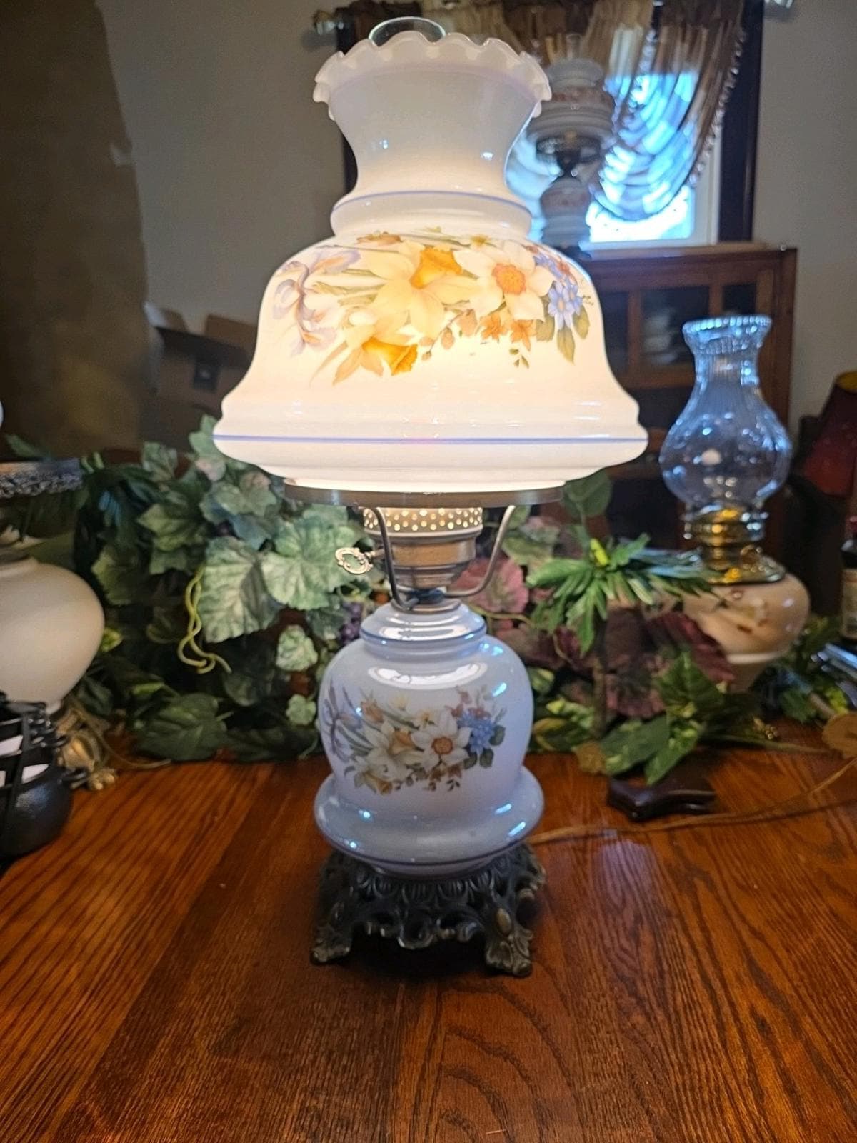 Hurricane Parlor Lamp 3-way 22
