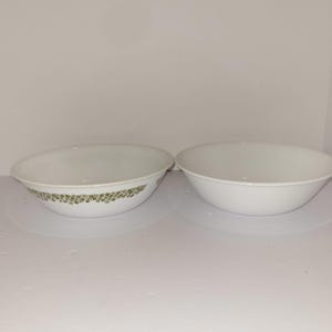LOT of 2 Corelle Serving Bowls Spring Blossom Crazy Daisy & Frost White 8.5”