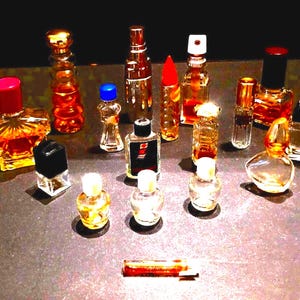 Lotto di 17 mini bottiglie di profumo vintage Avon Denarsay Regatta....