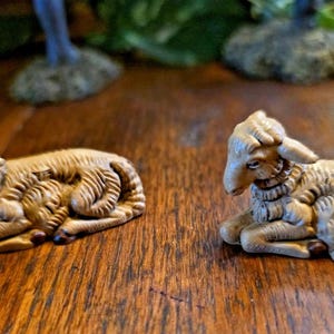 Fontanini Roman Italian Nativity Sheep Lot of 2 Laying Seated Left Facing 52541