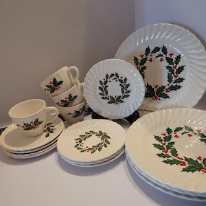 VTG SCIO Ironstone Holly Berry Weihnachtsferien Scalloped Geschirr 16 PC Set
