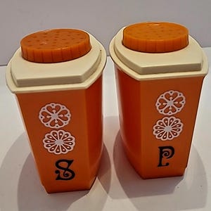 Vtg Lustro Ware Salt & Pepper Shaker Set Retro Orange Ivory Plastic 70s