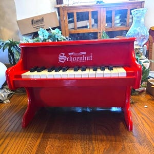 Schoenhut トイピアノ 25鍵 赤 黒 脚付き 木製 子供用ピアノ Vintage Schoenhut Red Wooden Children's Piano 25 Keys - Etsy
