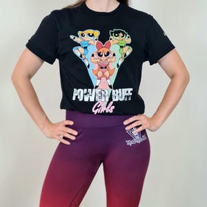 PowerBuff Girls Parodie T-shirt – Nostalgisch 90s Cartoon Workout Shirt – Dames Sport/Fitness Tee