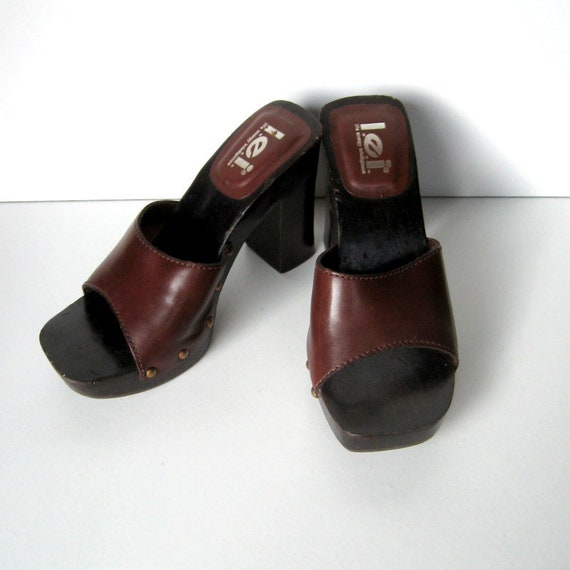 Vintage Sandals LEI Dujour Slip on sandals, Brown leather, Wooden heels, Chunky sandals, Bronze studs, Made in Brazil, Size 5.5M Vintage Sandals LEI Dujour Slip on sandals, Brown leather, Wooden heels, Chunky sandals, Bronze studs, Made in Brazil, Size 5.5M