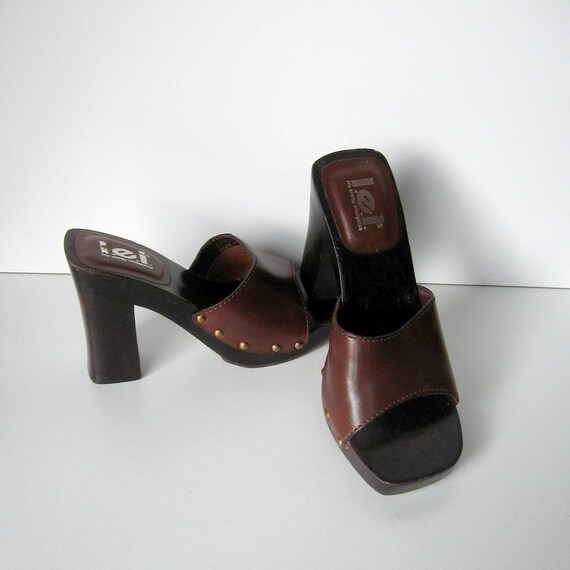 Vintage Sandals LEI Dujour Slip on sandals, Brown leather, Wooden heels, Chunky sandals, Bronze studs, Made in Brazil, Size 5.5M Vintage Sandals LEI Dujour Slip on sandals, Brown leather, Wooden heels, Chunky sandals, Bronze studs, Made in Brazil, Size 5.5M