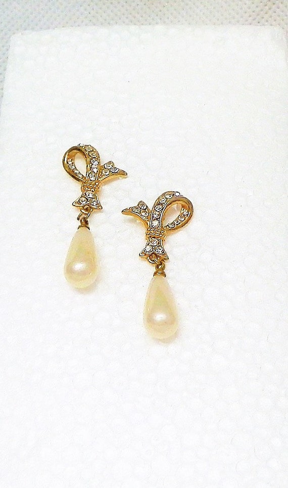 Pearl Teardrop Rhinestone earrings, Classy Stateme