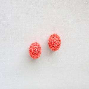 Pendientes vintage de rosa, preciosa forma ovalada, color salmón melocotón, con cierre de clip. 2,5 cm x 1,9 cm. Joyas exclusivas. Un regalo para ella.